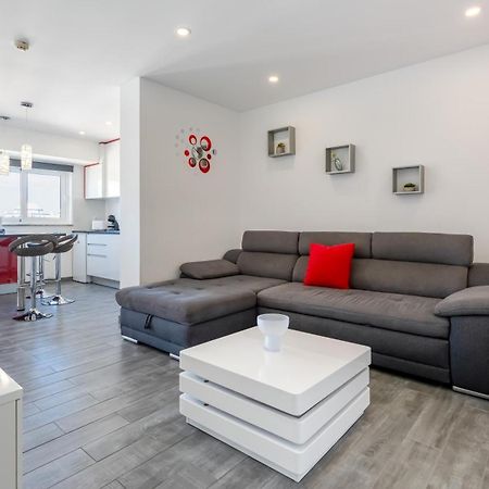 Red Velvet 1 Bdr Flat With Balcony By Lovelystay Portimão Eksteriør billede