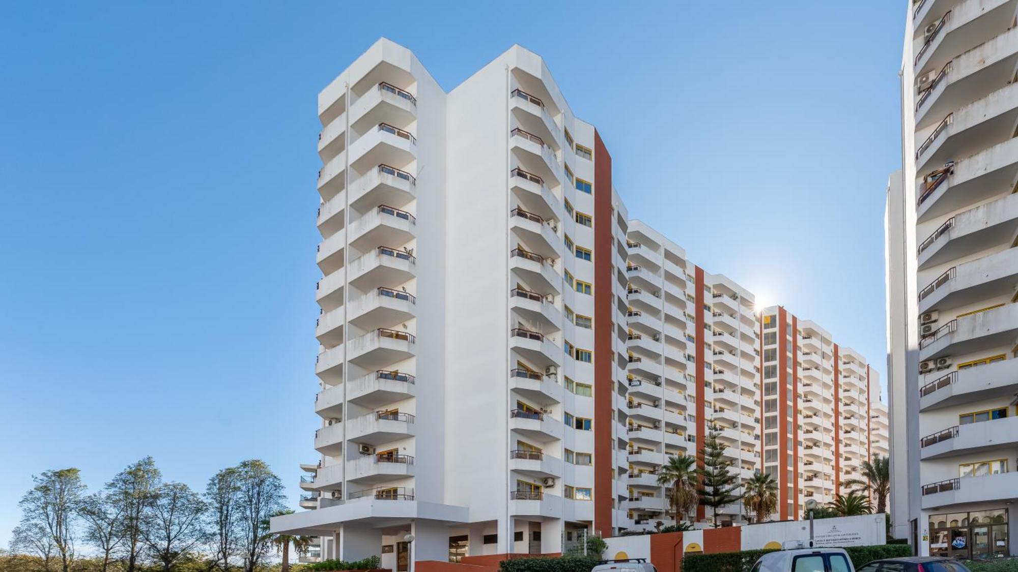 Red Velvet 1 Bdr Flat With Balcony By Lovelystay Portimão Eksteriør billede